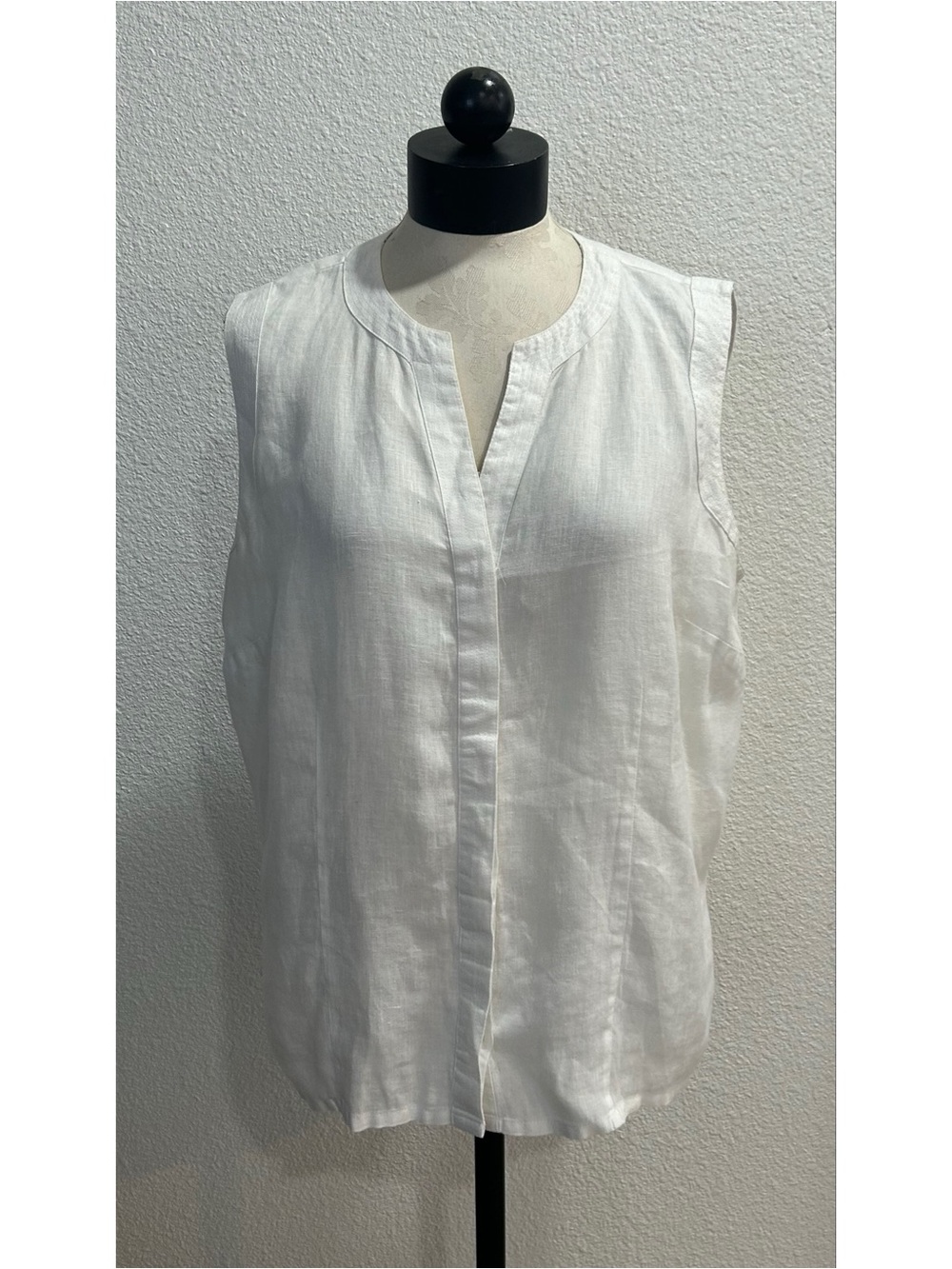 Grace Elements Women’s Plus 1X White Linen V-Neck Button-Up Sleeveless Blouse